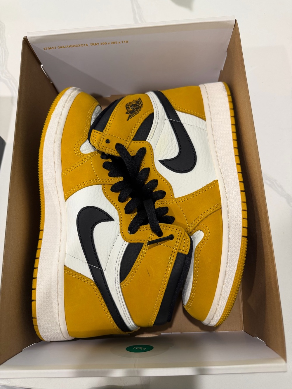 Nike Air Jordan 1 high mustard Yellow, Black & White